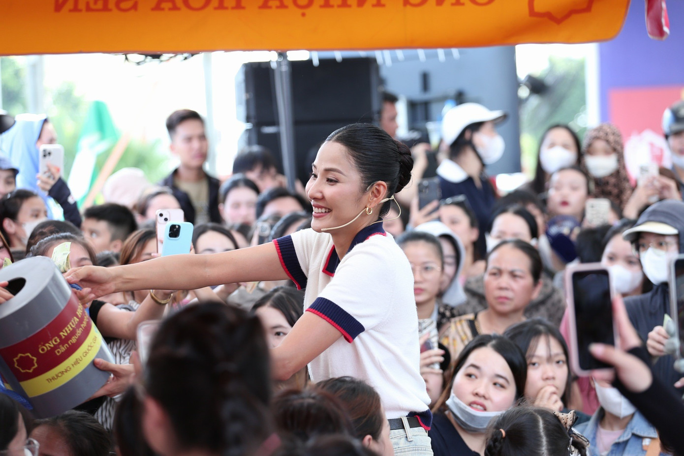 ghi dấu ấn xúc động với sự góp mặt của Hoàng Thùy, Ngô Lan Hương, Bùi Tiến Dũng