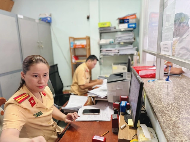 Các đơn vị CSGT không gọi điện thoại, nhắn tin thông báo vi phạm trật tự an toàn giao thông hay yêu cầu người vi phạm chuyển tiền nộp phạt vào bất kỳ tài khoản nàoẢNH: VŨ PHƯỢNG