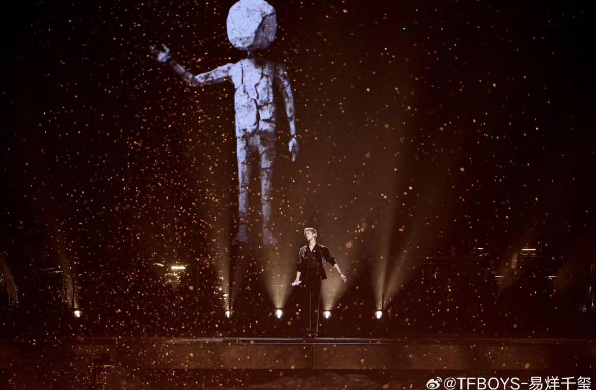 Câu chuyện tưởng đùa hóa thật này lập tức tạo nên hai luồng dư luận