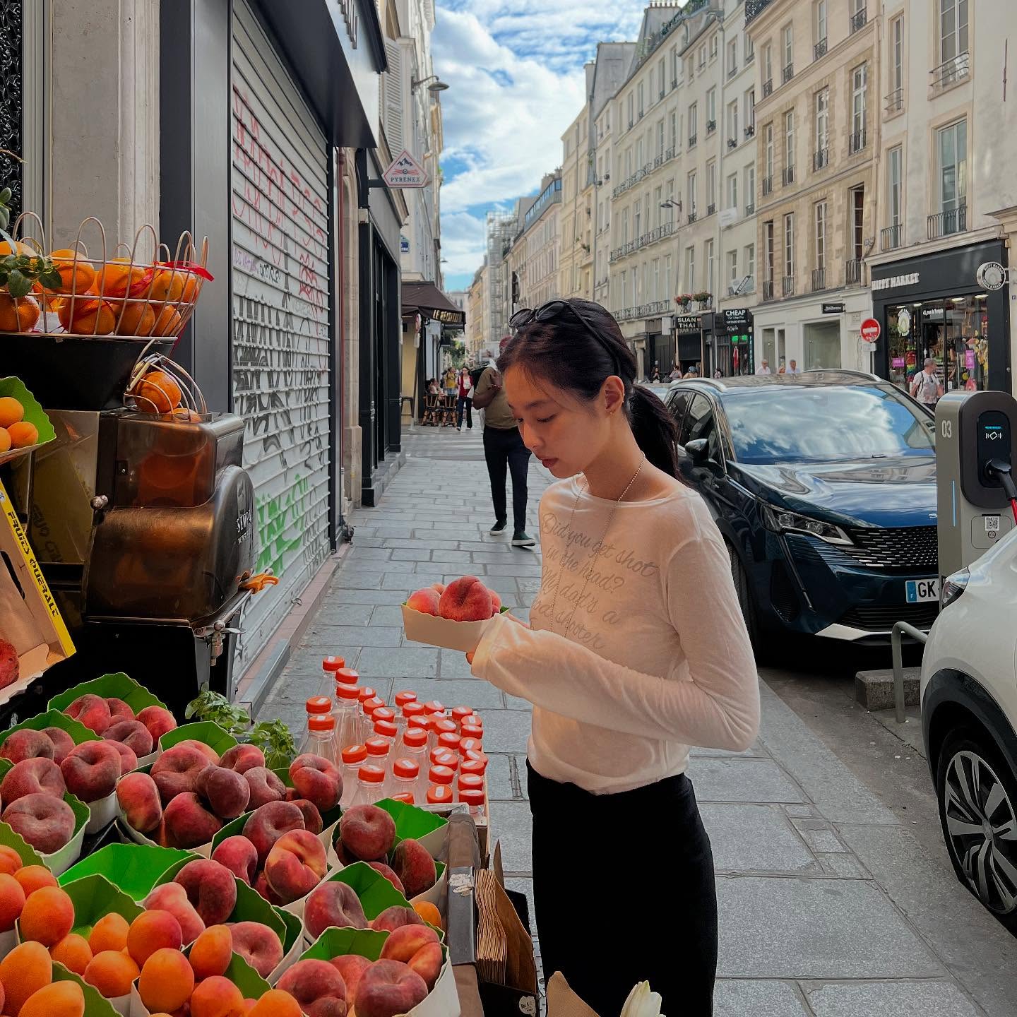 Chiếc áo “lời nhắn thách thức”.