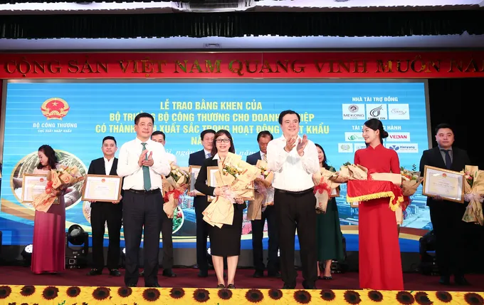  Vedan Việt Nam được Bộ Công Thương trao tặng Bằng khen “Đã có thành tích xuất sắc trong hoạt động xuất khẩu”