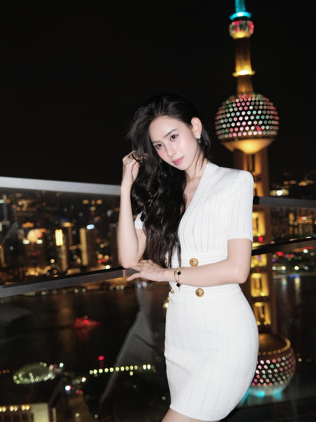 nhiều người cho rằng chính việc cô thường xuyên nhấn mạnh vào hình ảnh xa hoa mới khiến bản thân rơi vào thế khó.