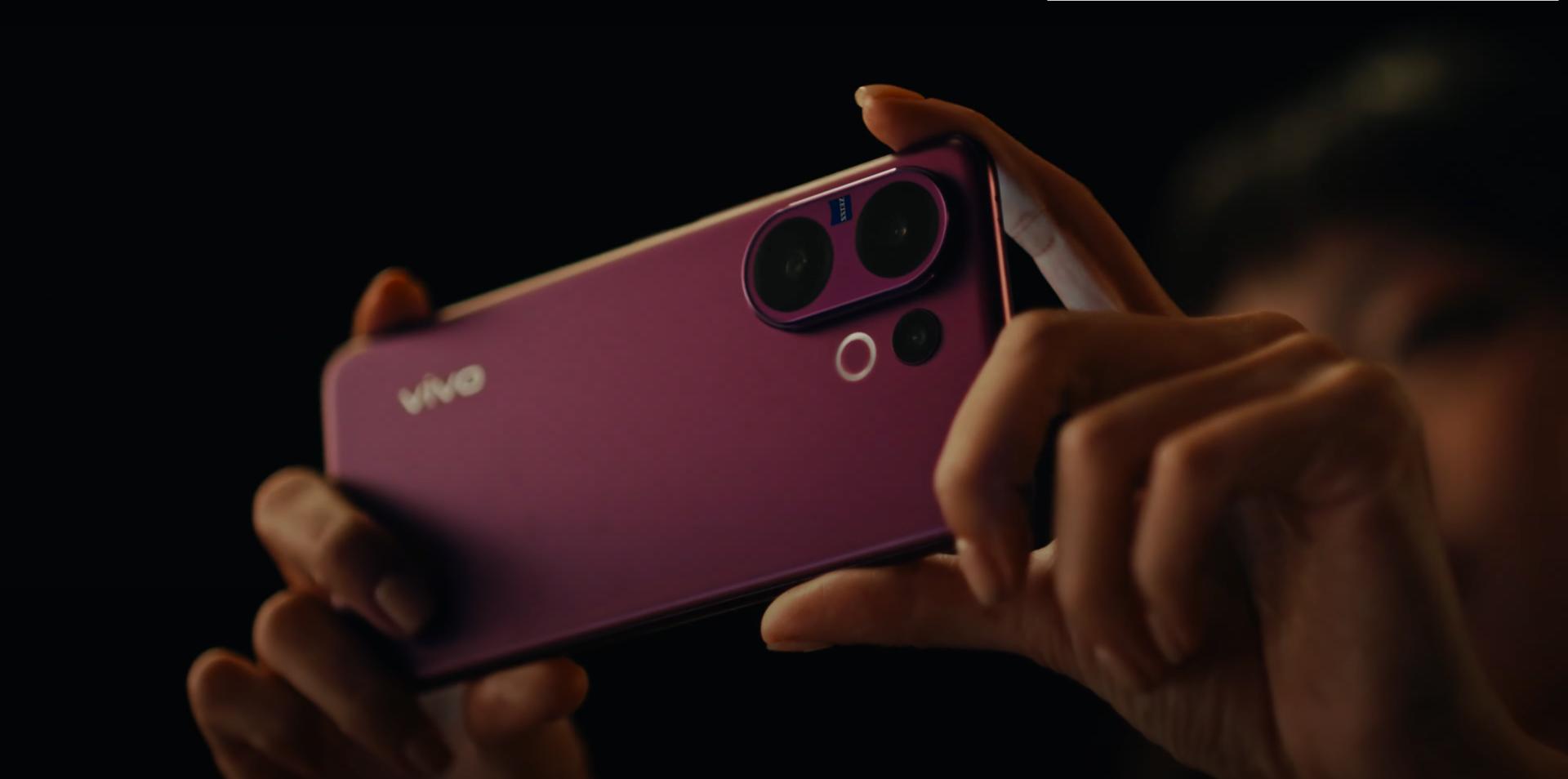  Sắc tím Midnight Berry của vivo V60 gây chú ý trong MV Thả Anh Ra của Quang Hùng MasterD