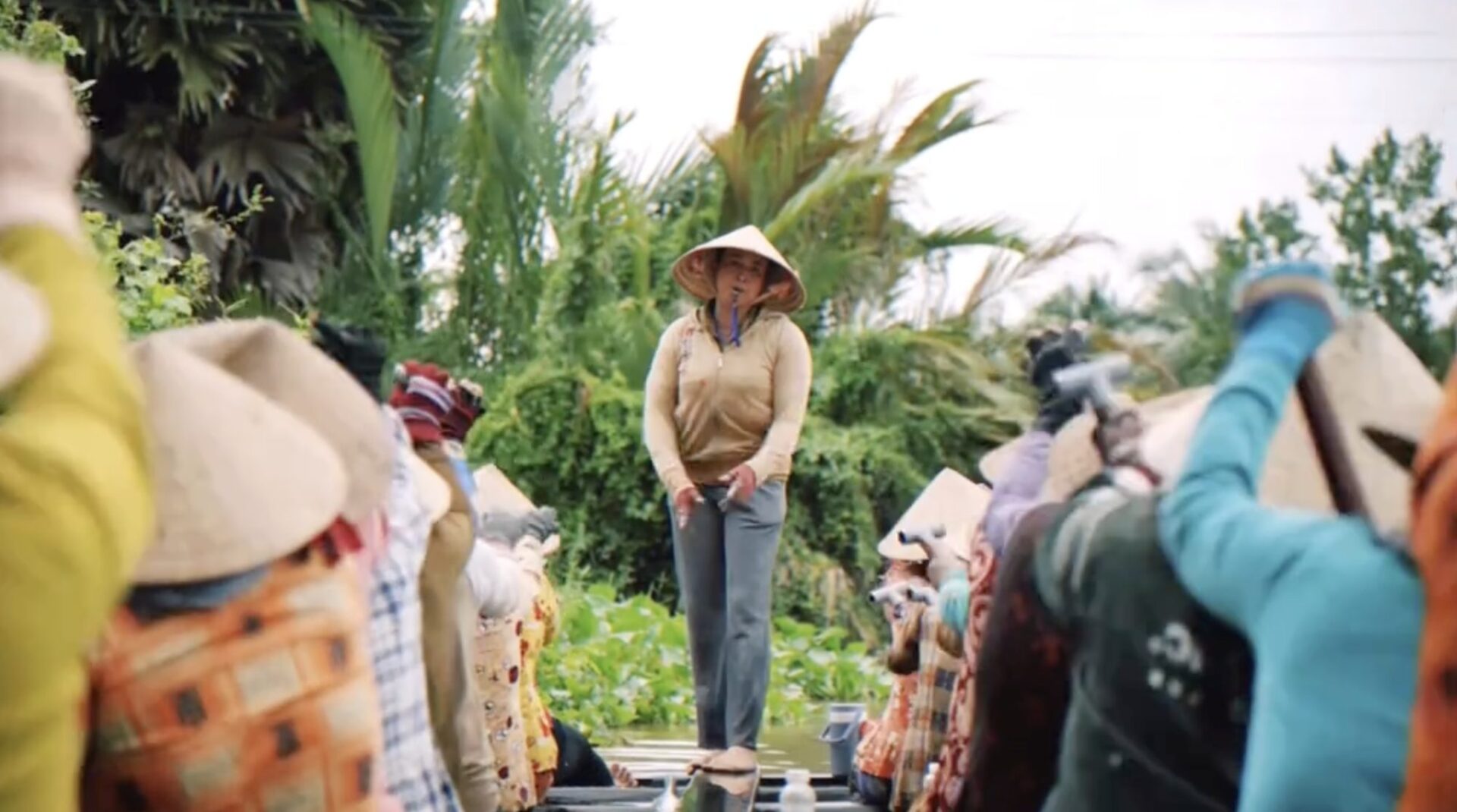 Khi cái thật bị nghi là ảo.