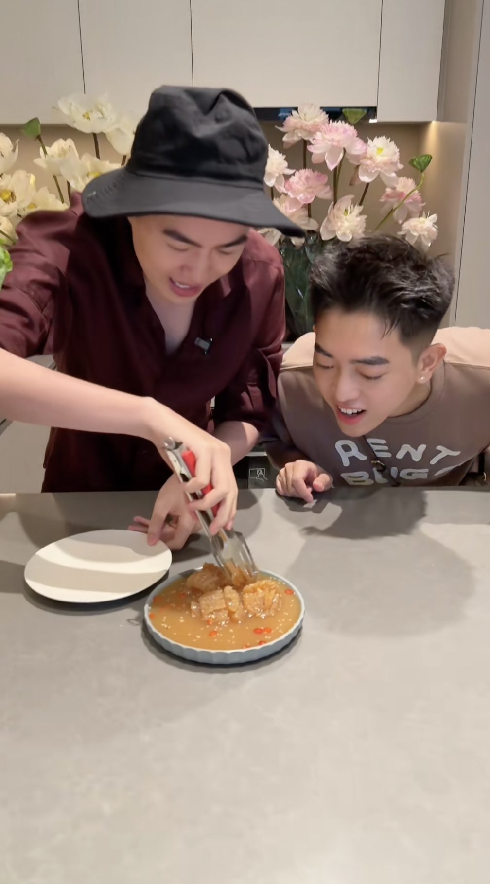 Sao TikTok rần rần thử sức