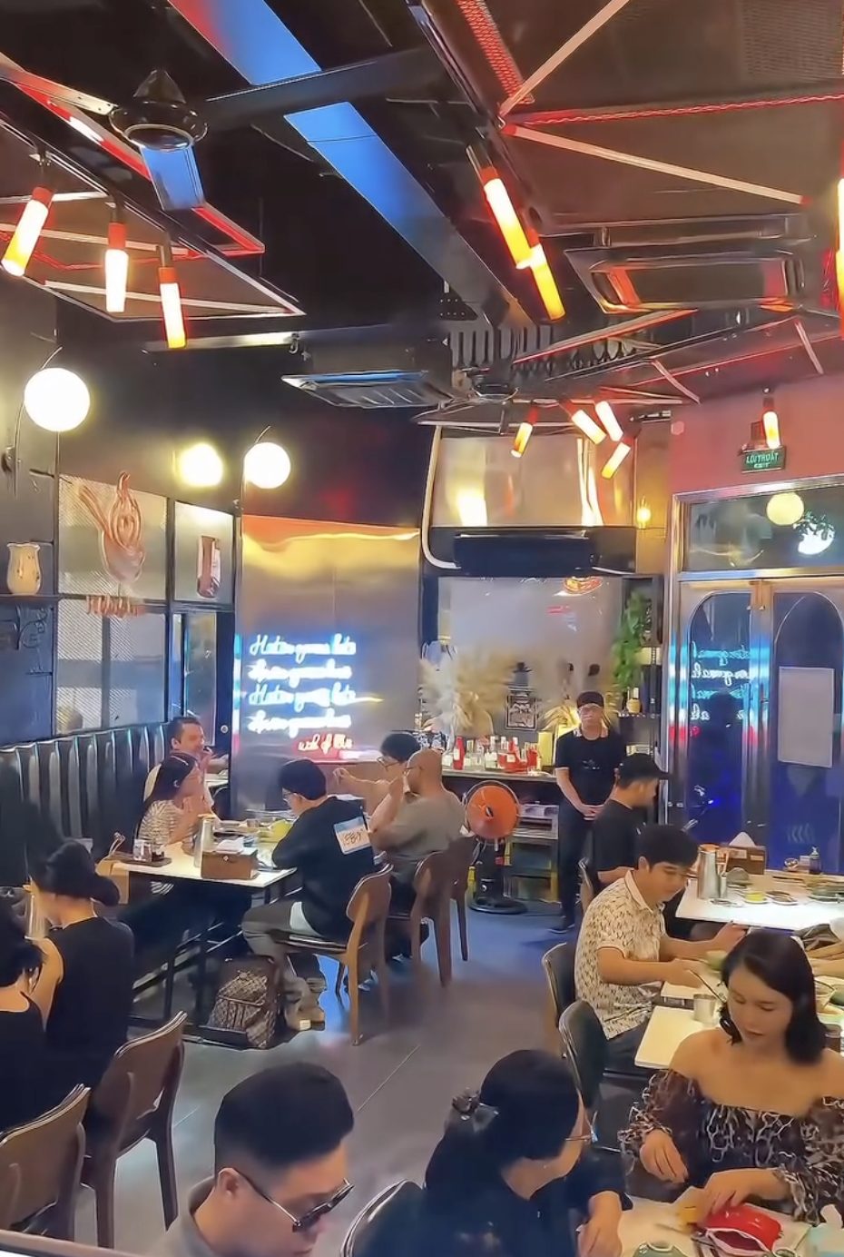 không ít cư dân mạng tại Hà Nội cũng bày tỏ mong muốn được ghé quán nếu có dịp vào TP.HCM.