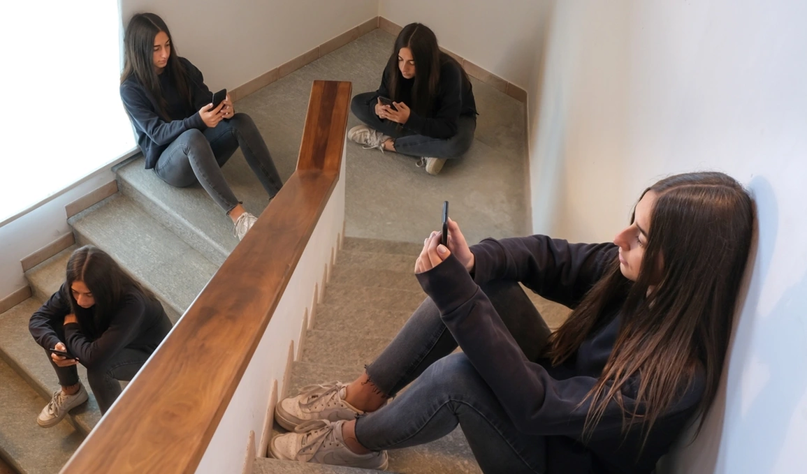 Online liên tục, tâm trạng liên hồi “offline”