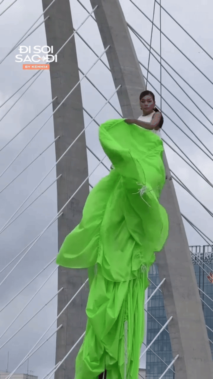 Ảnh chính thức của Thanh Hằng sau phần thị phạm cũng trở thành đề tài mổ xẻ.