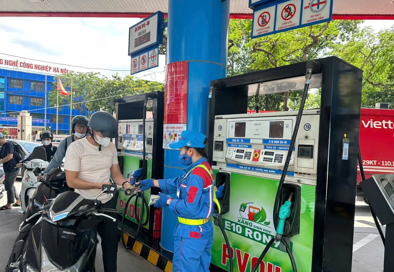 hướng đến năng lượng xanh nhưng cũng đặt ra thách thức về sản xuất, nhập khẩu và tâm lý tiêu dùng.