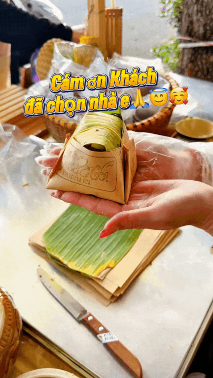 Quầy xôi bình dị nhưng nổi tiếng "như cồn".