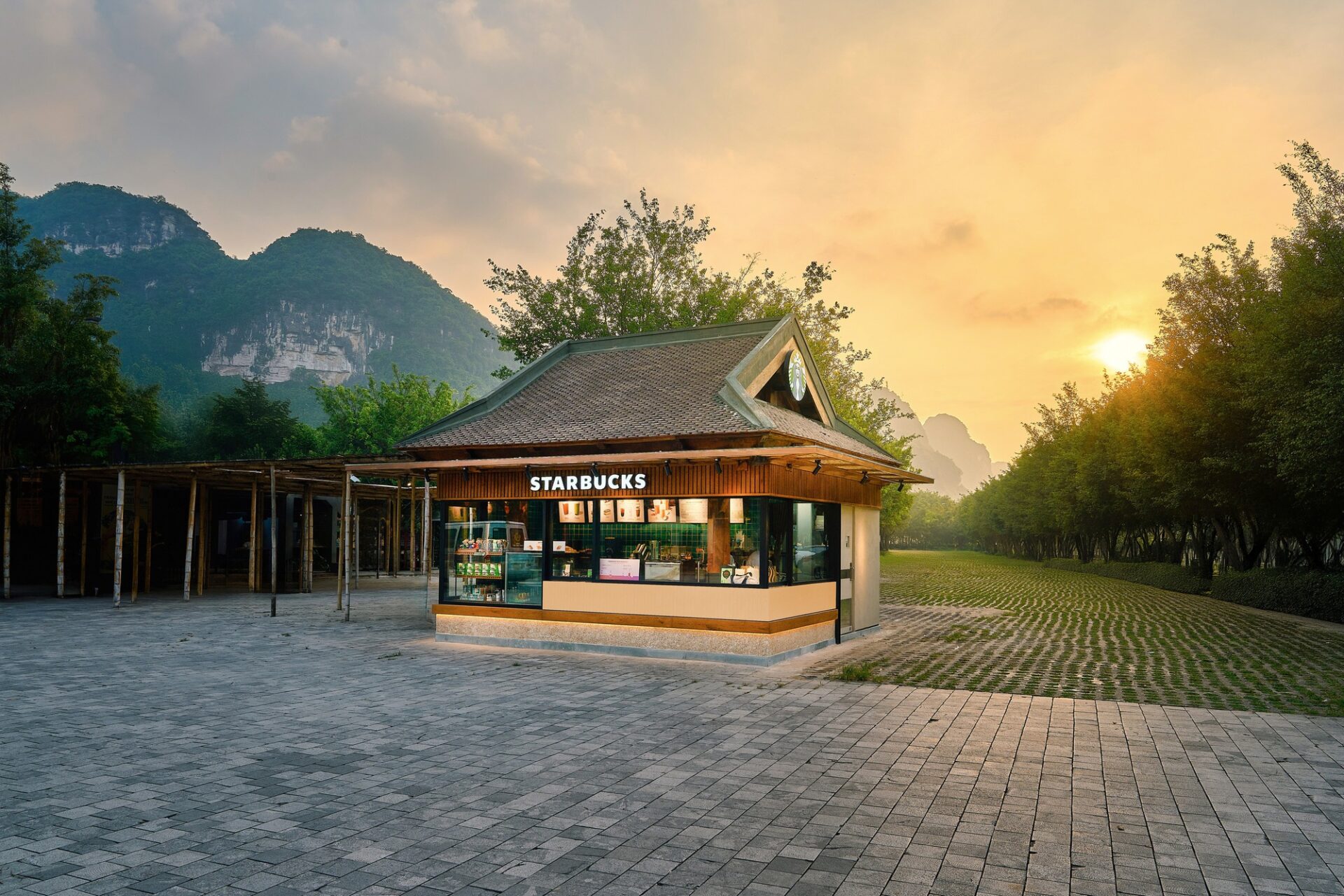  Starbucks mở chi nhánh giữa non nước Ninh Bình, dân mạng ví von: “Nhật Bản cũng chỉ đến thế”!