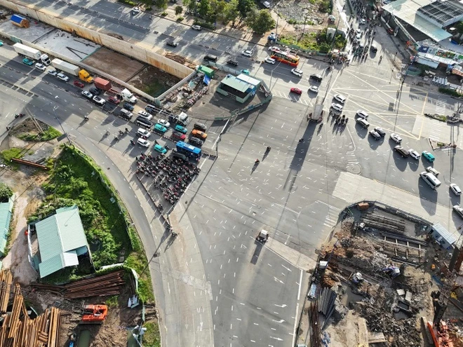  Nút giao An Phú thành “mê trận” vạch kẻ, tài xế hoang mang khi lưu thông