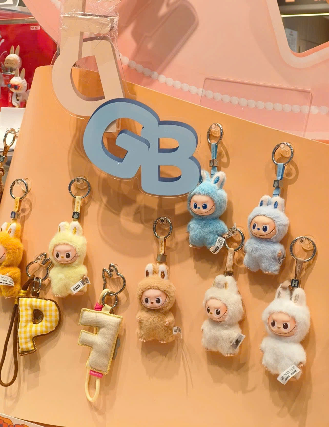 Nhiều bộ sưu tập mini được rao bán với giá cao gấp đôi giá niêm yết.