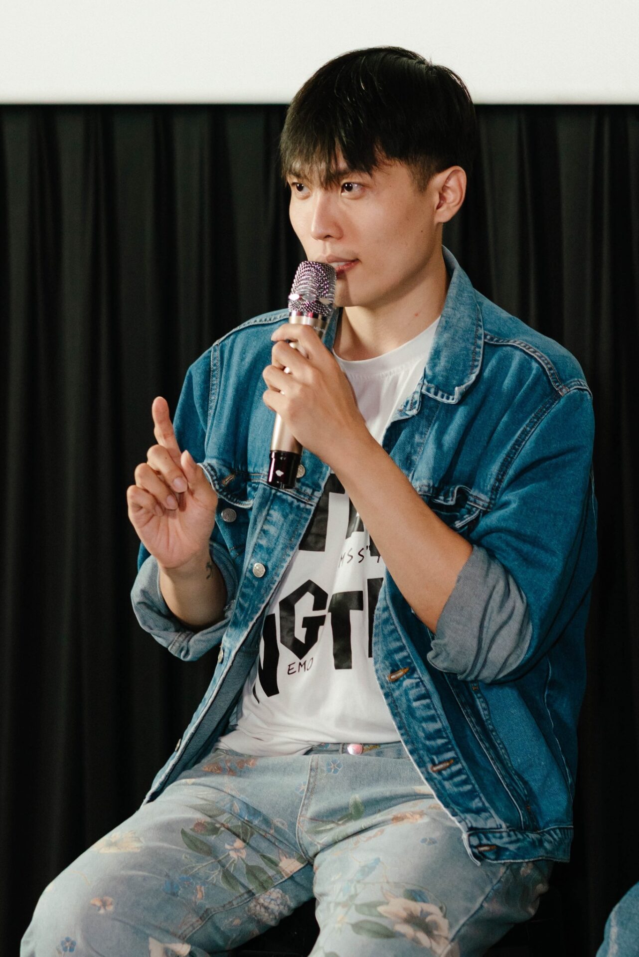 Đạo diễn đáp trả gay gắt, không loại trừ pháp lý.