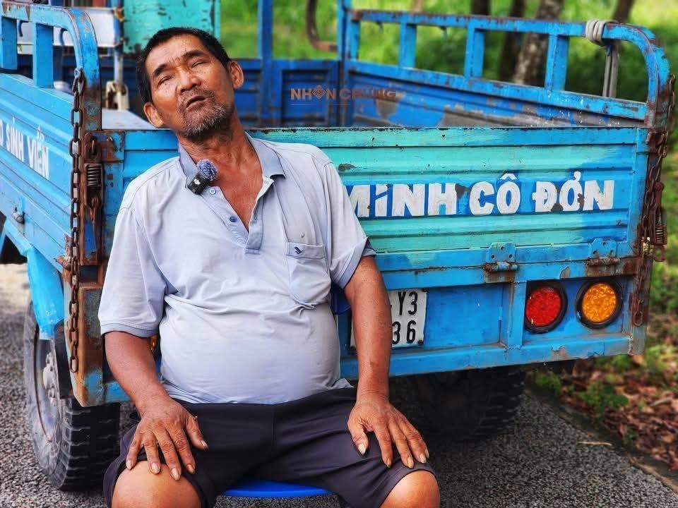 Người đàn ông dành cả đời cho sinh viên