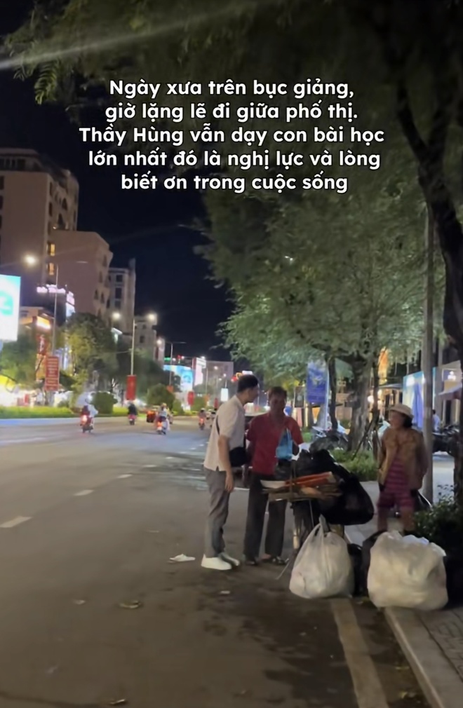  Học trò nghẹn ngào gặp lại thầy Toán cấp 2 nhặt ve chai mưu sinh