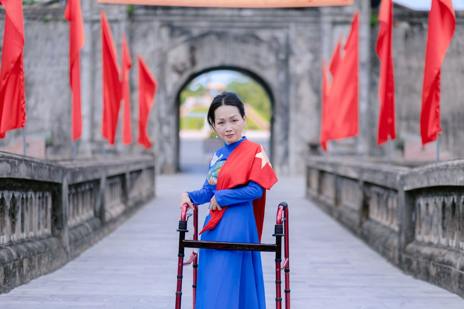  Nhà văn Trần Trà My và bộ ảnh “Hòa bình giữa Thành cổ”