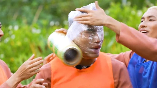 Đây không phải lần đầu tiên 2 Ngày 1 Đêm vướng ồn ào.