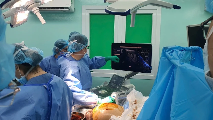  Ca can thiệp trong bụng mẹ tại TP.HCM cứu sống bé trai suy tim từ tuần thai 28