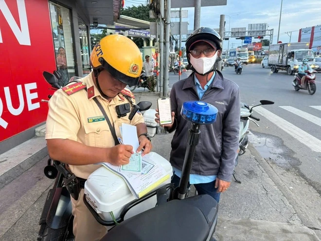  Nộp phạt vi phạm giao thông ở TP.HCM bằng quét mã QR tại chỗ