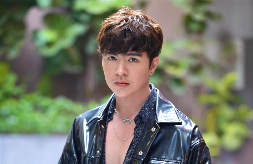  Nam diễn viên “body 6 múi” gây sốt trong Mưa Đỏ, ngoài đời lại khiến fan bật cười vì độ “tẻn tẻn”