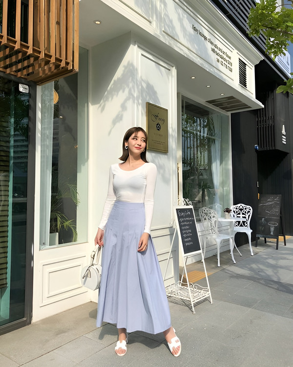  Chân váy xếp ly trở lại, liệu có soán ngôi “nữ hoàng street style” mùa thu 2025?