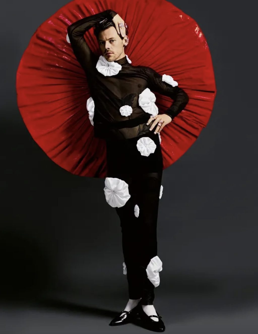 ngày càng nhiều ngôi sao nam chọn giày ballet làm điểm nhấn trong phong cách.