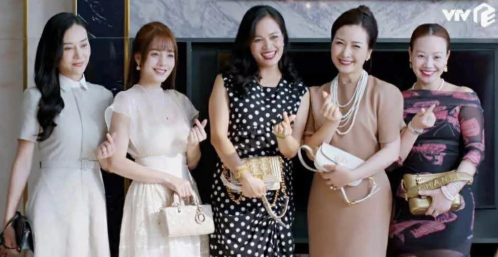  Dàn túi hiệu trong phim Việt giờ vàng bị chê “kém sang”