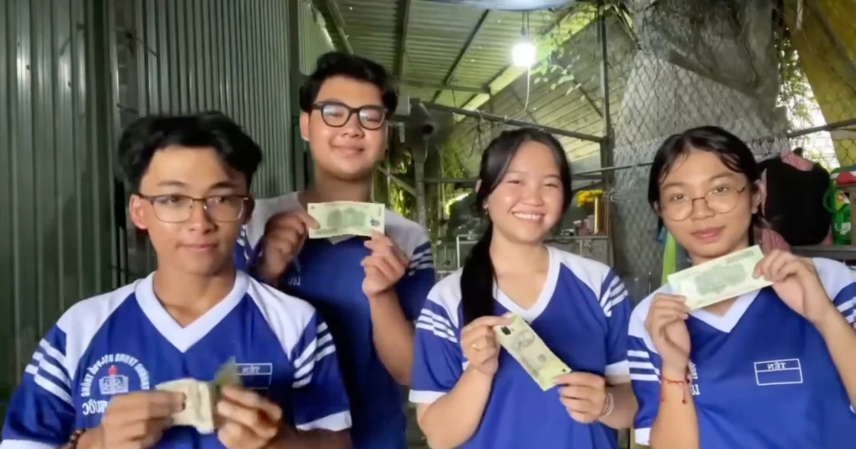  Nhóm học sinh Cần Thơ gây bão vì hành động “xài 100K” cực ý nghĩa