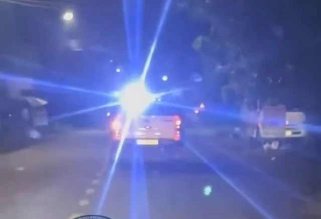 Hành vi gây chú ý trên đường phố.