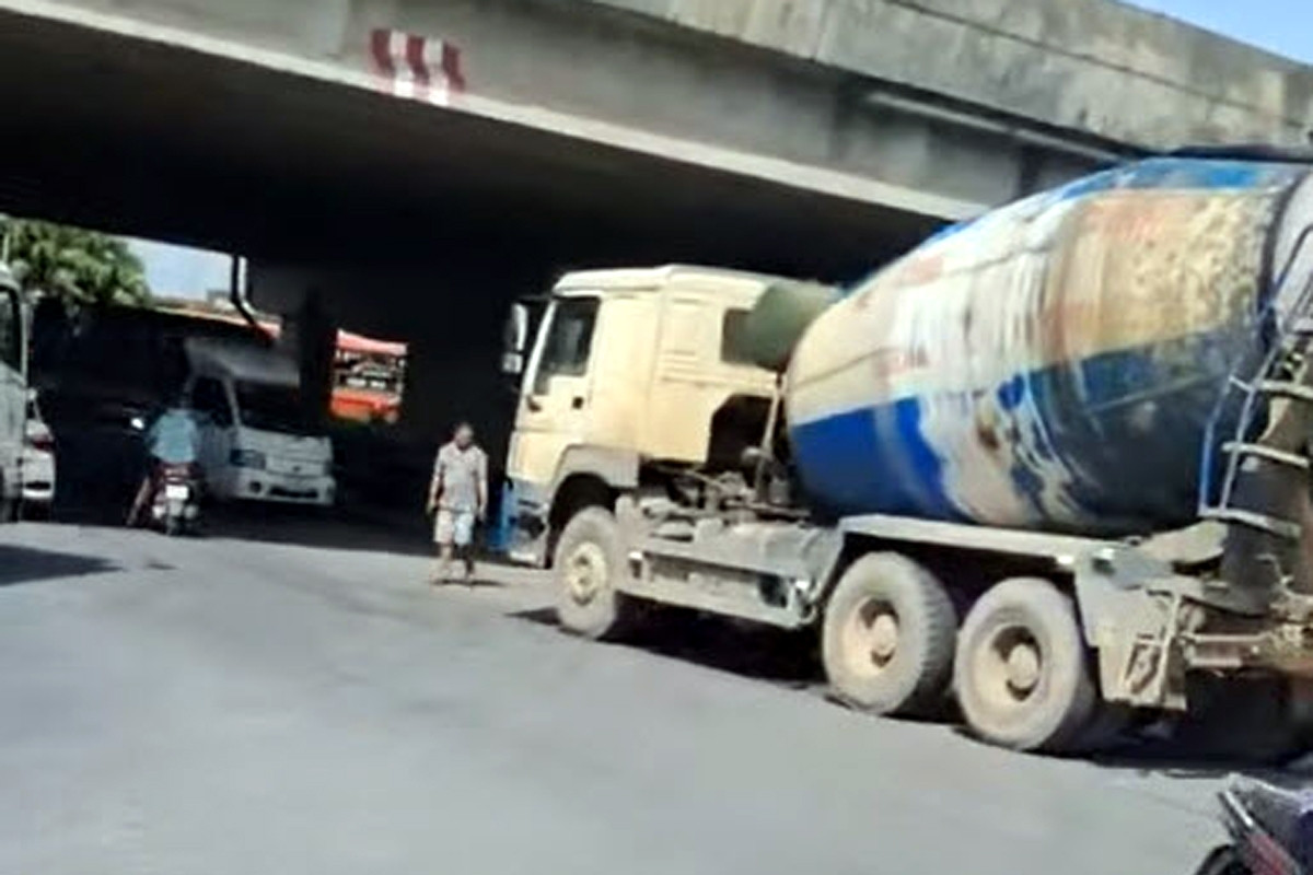 vụ việc tại gầm cầu chui Vạn Điểm