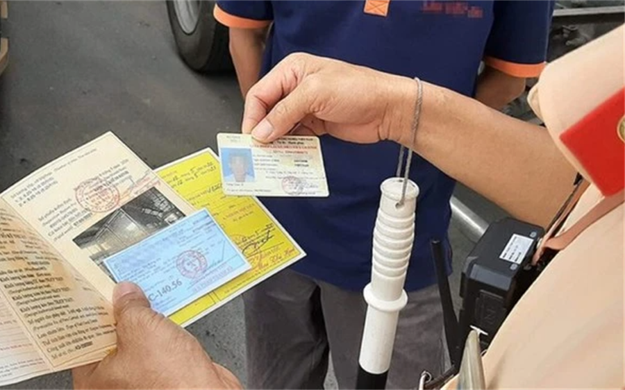  Quy định mới 2025: Người mất bằng lái vẫn được lái xe nếu có giấy hẹn hoặc VNeID