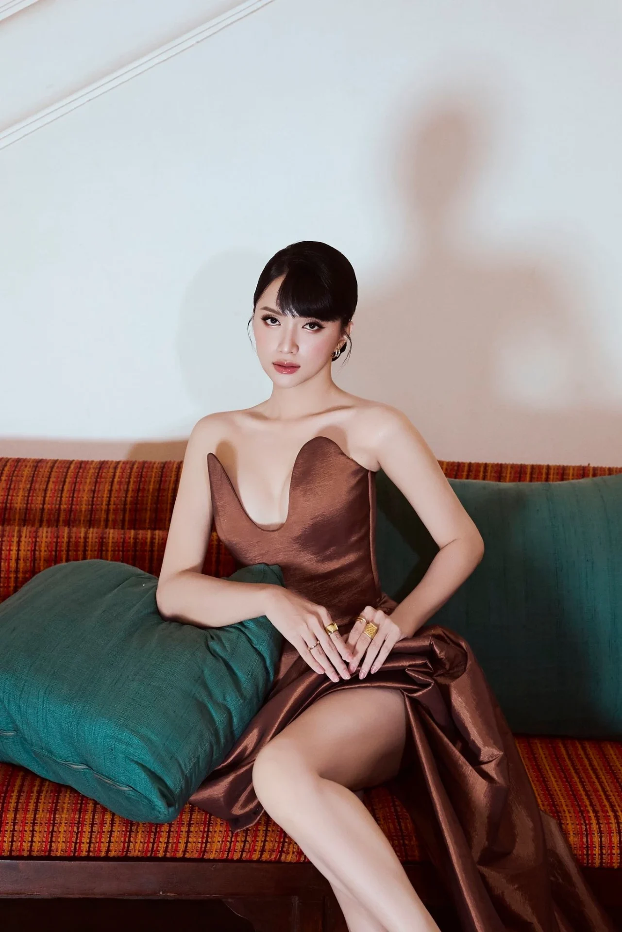 BTC nhấn mạnh Hương Giang không chỉ là ca sĩ, diễn viên, người mẫu, MC mà còn là giám khảo và nhà sản xuất.