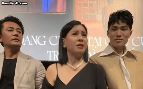  Phim doanh thu lẹt đẹt, Cát Phượng lại thẳng tay chê đạo diễn “yếu nghề” ngay trên sân khấu