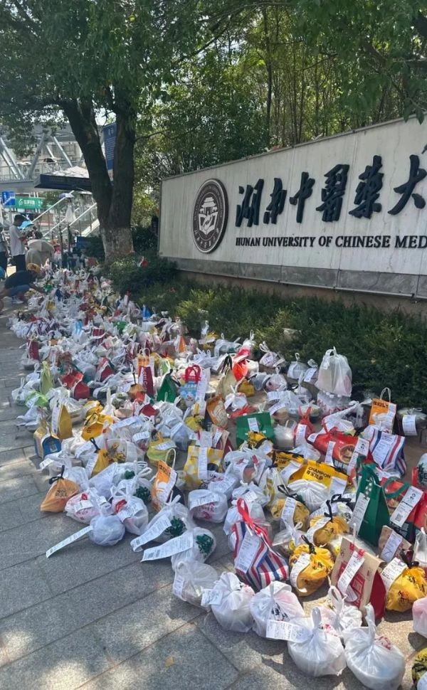 Tìm cơm giữa "biển" bao