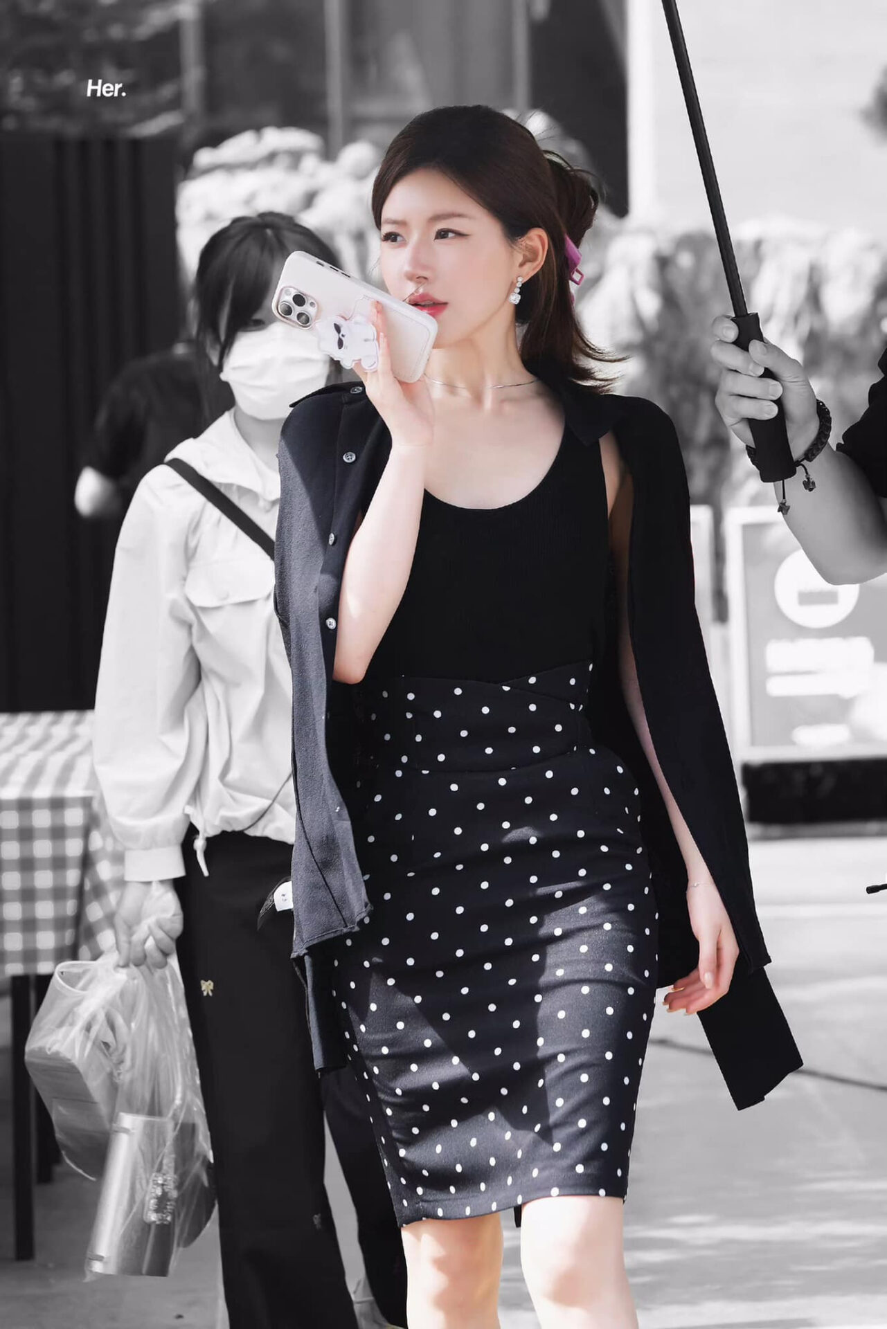 Không chỉ đóng khung trong câu chuyện phim, phong cách của Triệu Lộ Tư còn lan tỏa mạnh mẽ ra ngoài đời thực