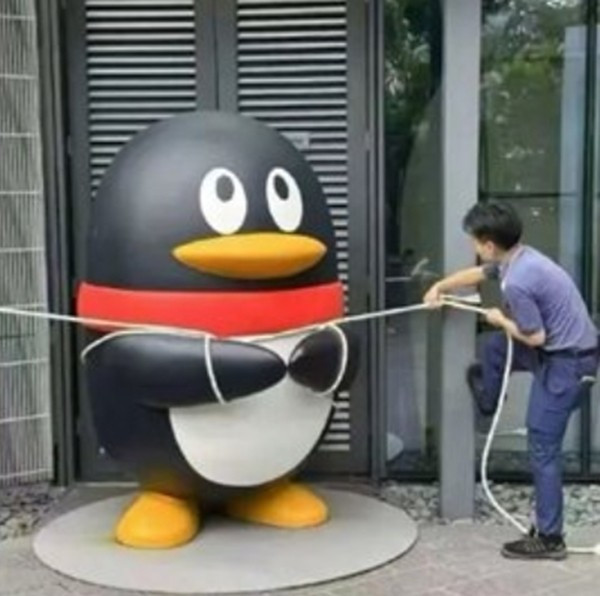  Ô tô buộc chằng chịt chống bão Ragasa: Ảnh thật hay cú lừa từ AI?