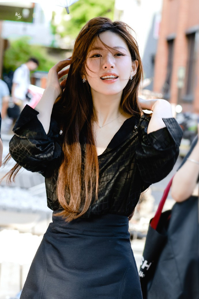 230 bộ trang phục và “bữa tiệc thời trang” trên màn ảnh