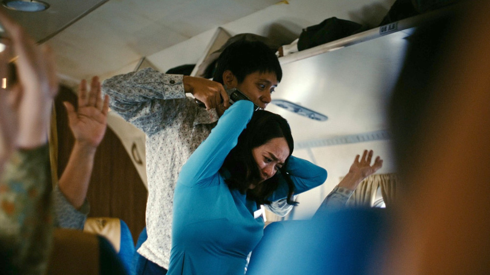  Thanh Sơn lần đầu lột xác màn ảnh rộng, đối đầu Thái Hòa nghẹt thở trong “Tử Chiến Trên Không”