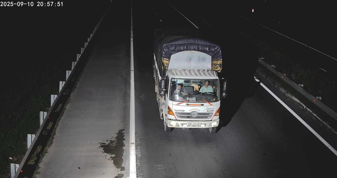  Cục CSGT cảnh báo tài xế có ý định đối phó camera AI bằng áo hình dây an toàn