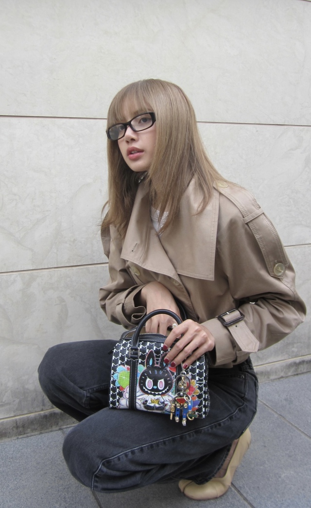  Lisa “mở trúng secret” túi Moynat x Labubu, cộng đồng mạng bùng nổ