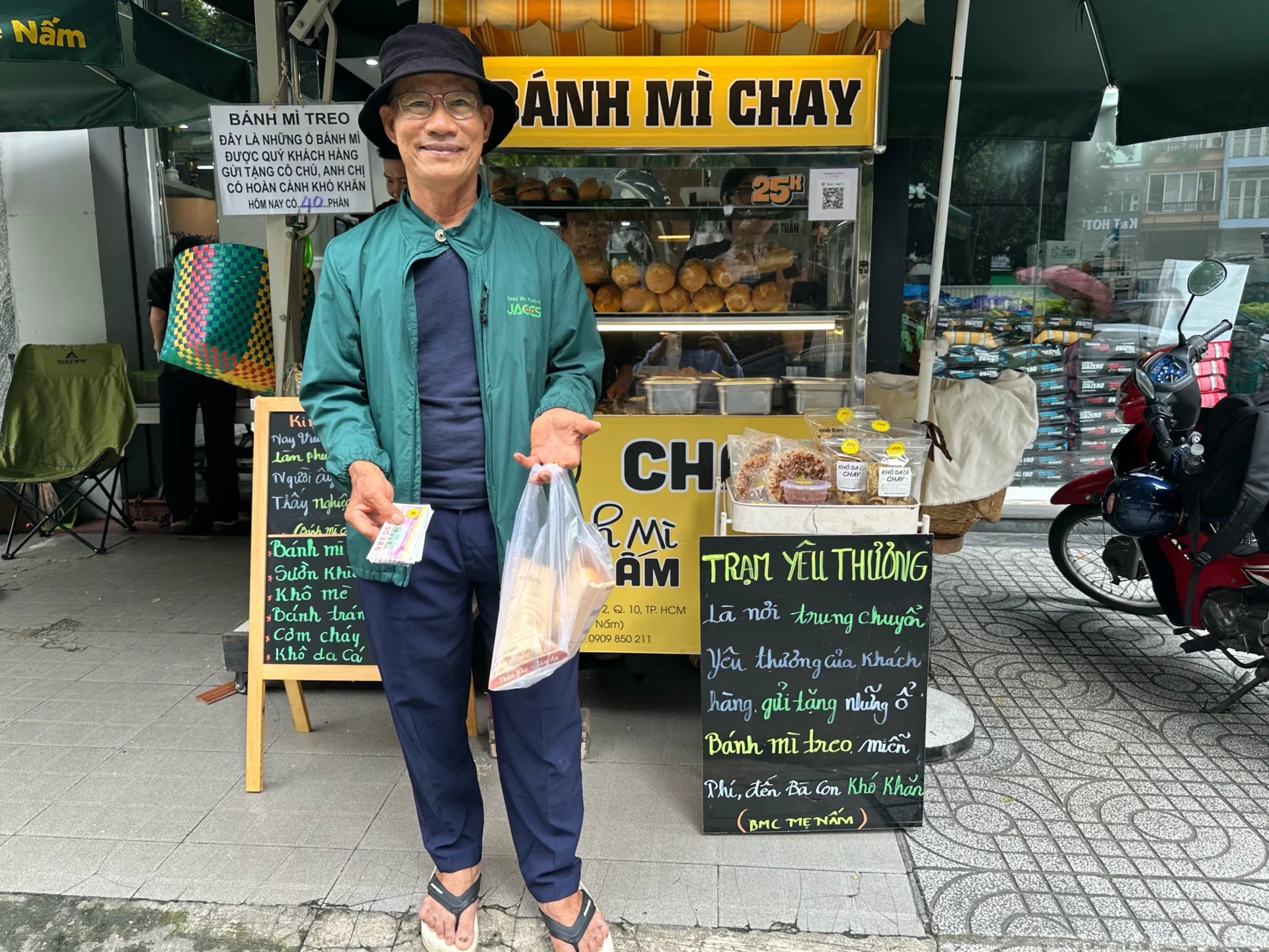 Mỗi ổ bánh mì là một câu chuyện.
