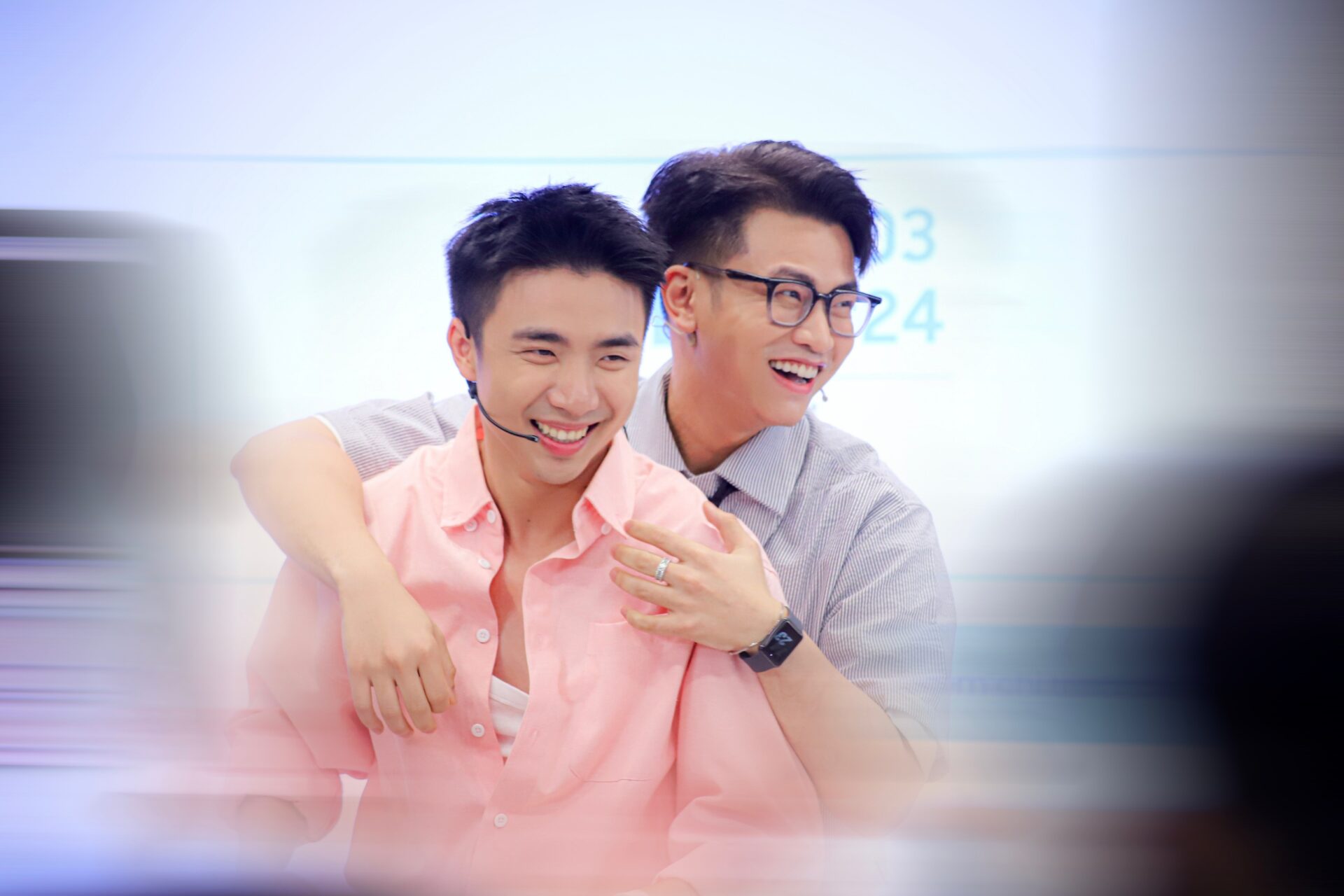  Thấy gì từ cơn sốt vé fan meeting 2,8 triệu đồng của Ninh Dương Story?