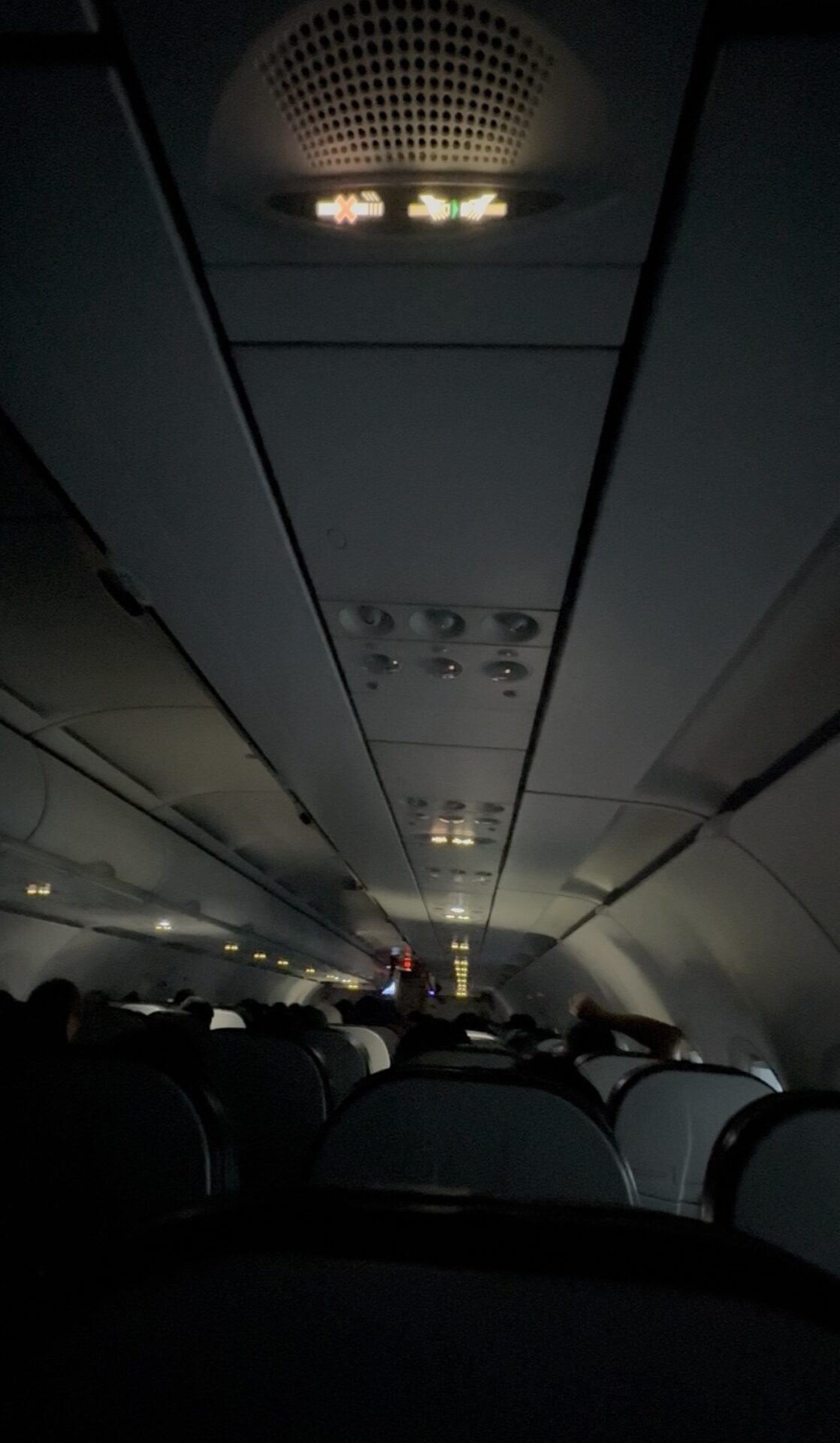  Máy bay rung lắc giữa bão Bualoi: Hành khách kể khoảnh khắc “thót tim” ở Đà Nẵng