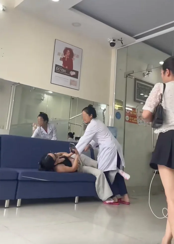 Cuộc nói chuyện đã biến thành xô xát như trong đoạn video lan truyền trên mạng xã hội.