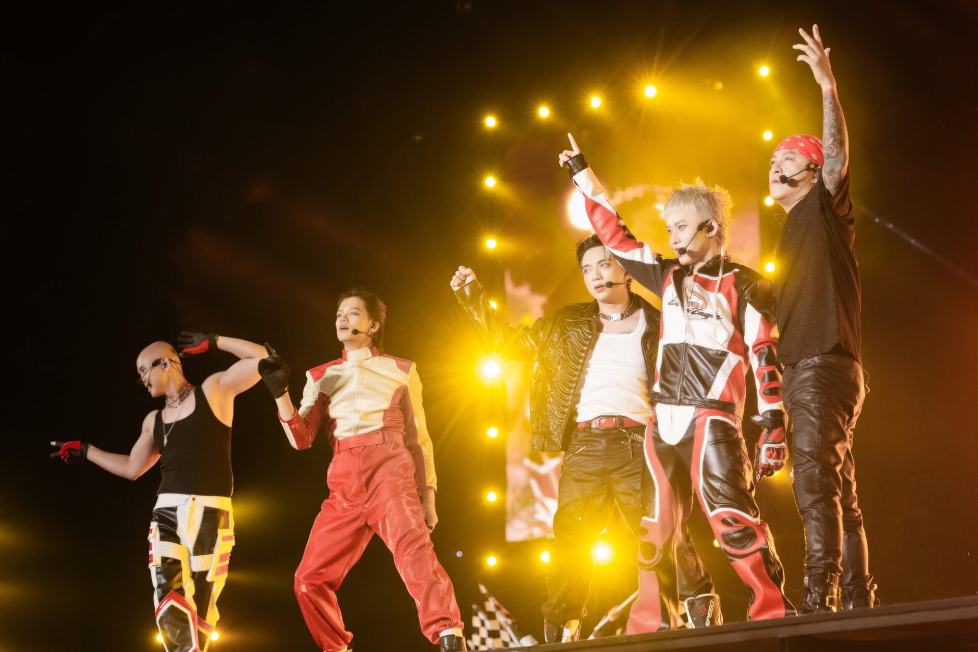  Hiệu ứng pháo hoa mờ nhạt, Chông Gai D7 bị nói là “bước lùi” so với các đêm trước