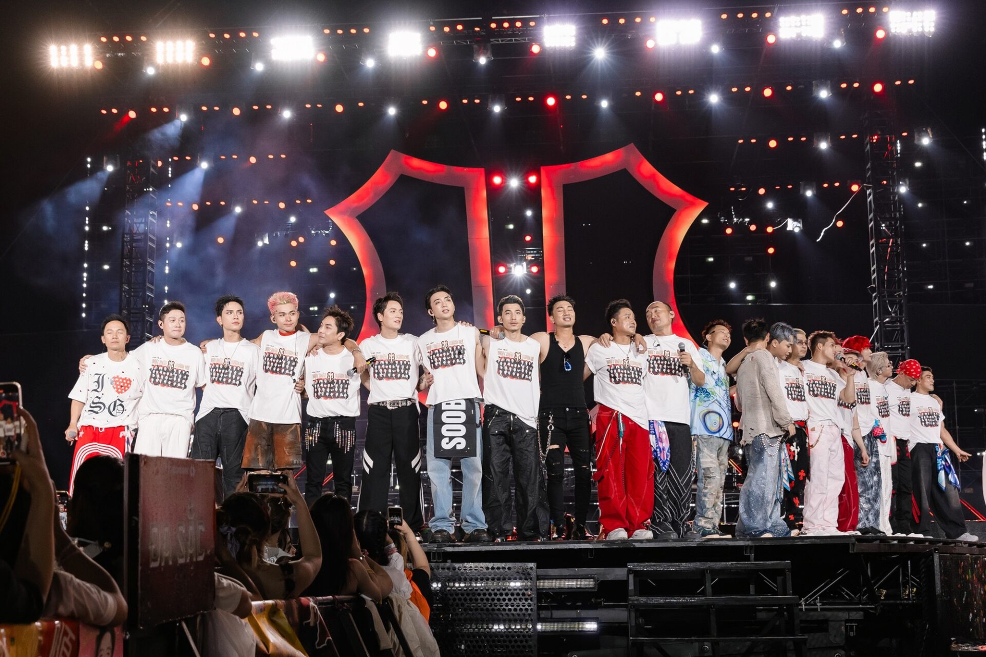 Dù gặp nhiều vấn đề, concert D7 vẫn ghi dấu nhờ sự nỗ lực hết mình của nghệ sĩ.