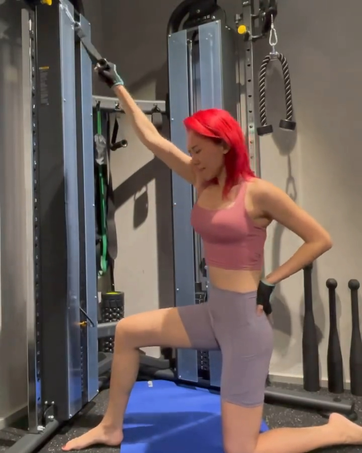 Phòng tập xuất hiện trong story lần này hoàn toàn khác so với phòng gym chuyên nghiệp được đầu tư trong căn biệt thự triệu đô tại quận 2,