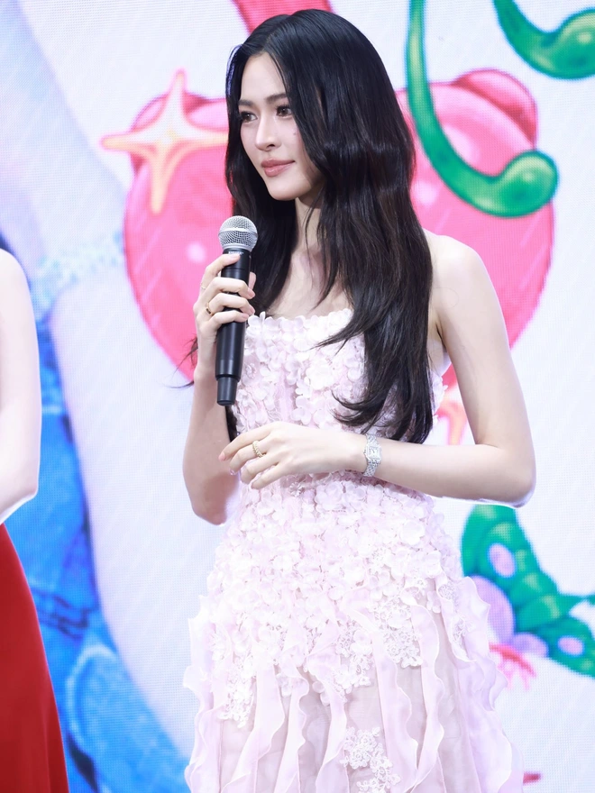 Lingling Kwong chọn sắc hồng pastel ngọt ngào