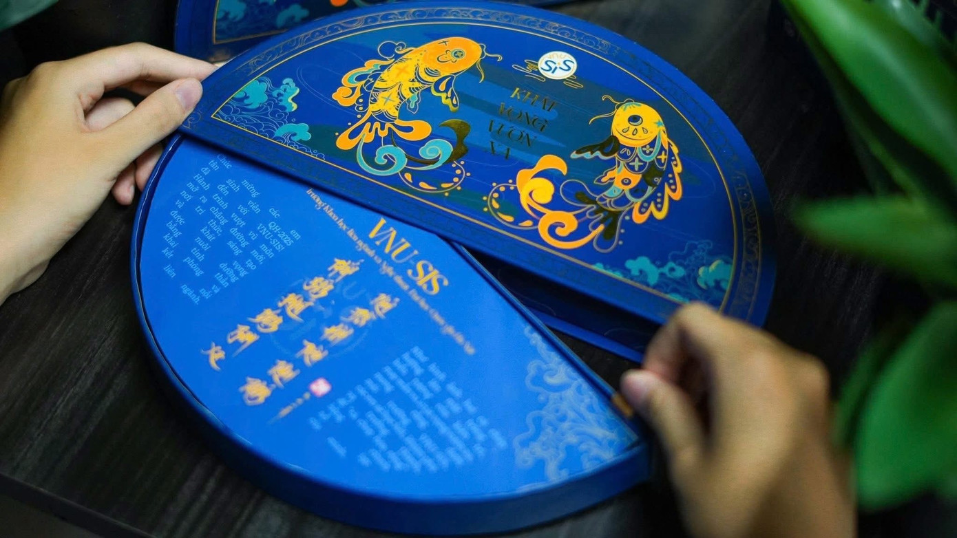  Giấy báo trúng tuyển “hộp bánh Trung Thu” của VNU-SIS gây bão năm thứ 5 liên tiếp